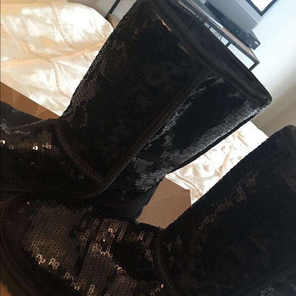 Uggs black sequence - Picture 3 of 7